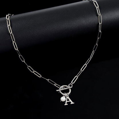 Paperclip Initiaal Ketting met Cirkel Slot en Parelbedel