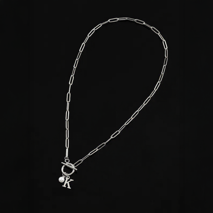Paperclip Initiaal Ketting met Cirkel Slot en Parelbedel