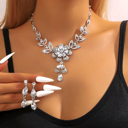Floral Diamond Ketting en Oorbellen Set